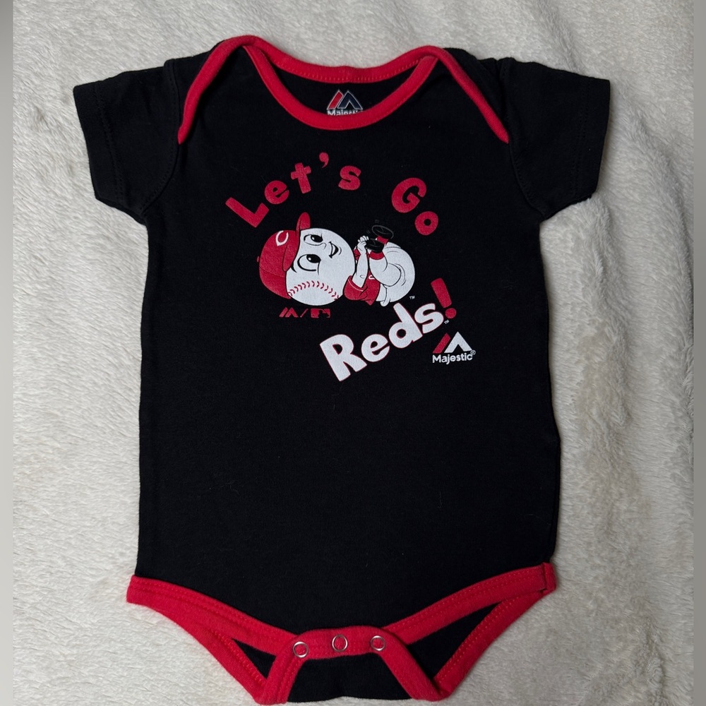 Majestic MLB Cincinnati Reds onesie